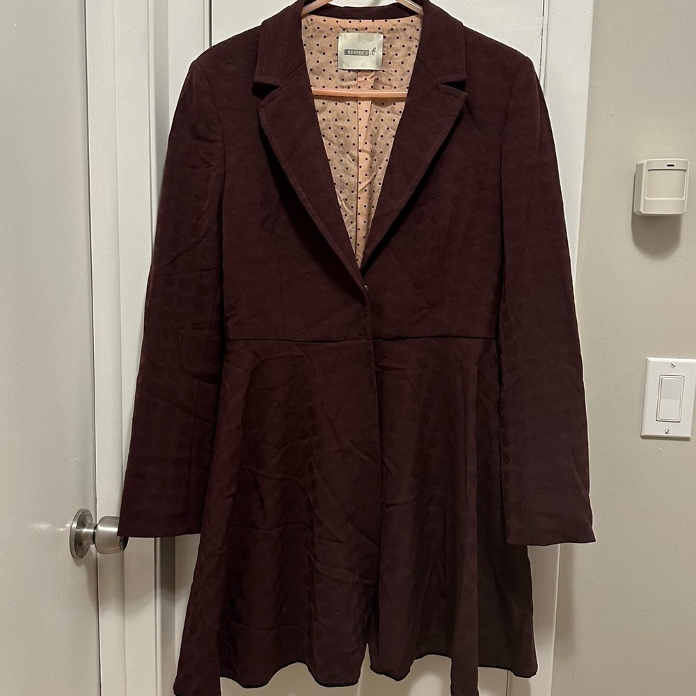 Beatrice b Coat Textured Embossed Pattern Wool Italy Womens Sz 10 Burgundy Jacke